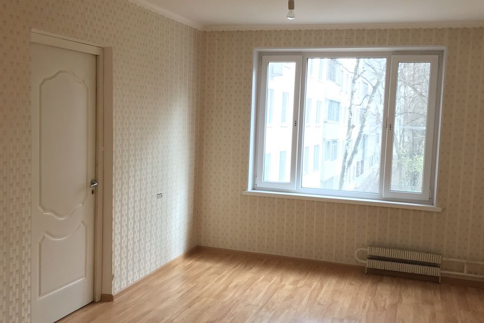 Продаётся 2 комнаты в 3-комн. квартире, 23.6 м²
