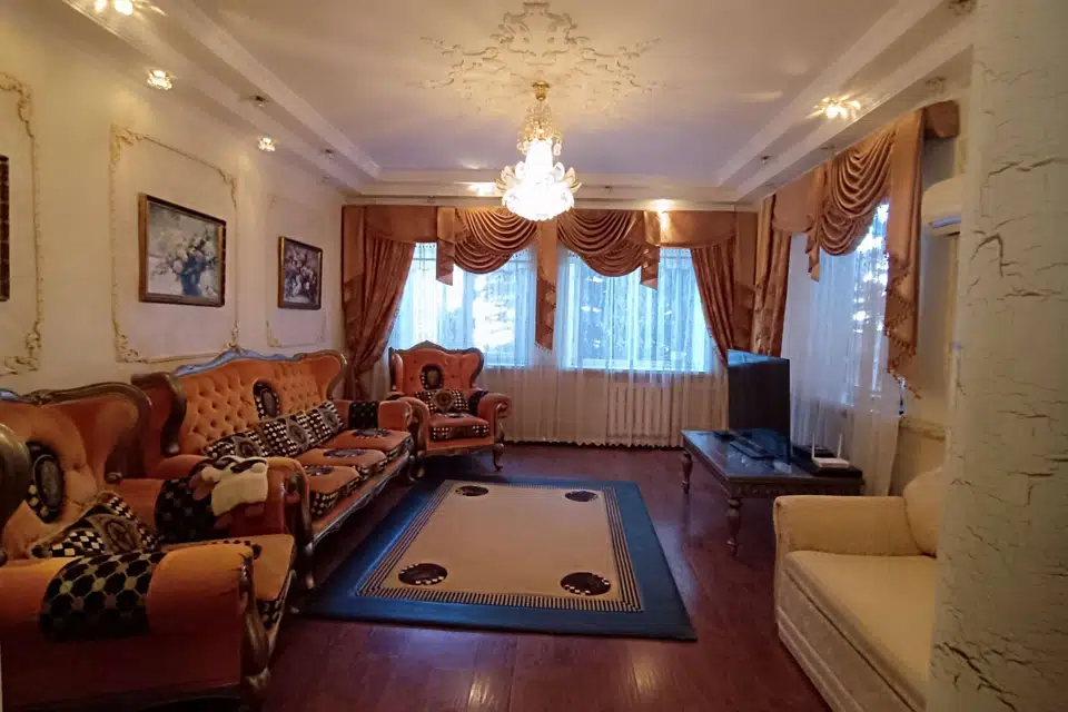 Продаётся 3-этажный дом, 281 м²