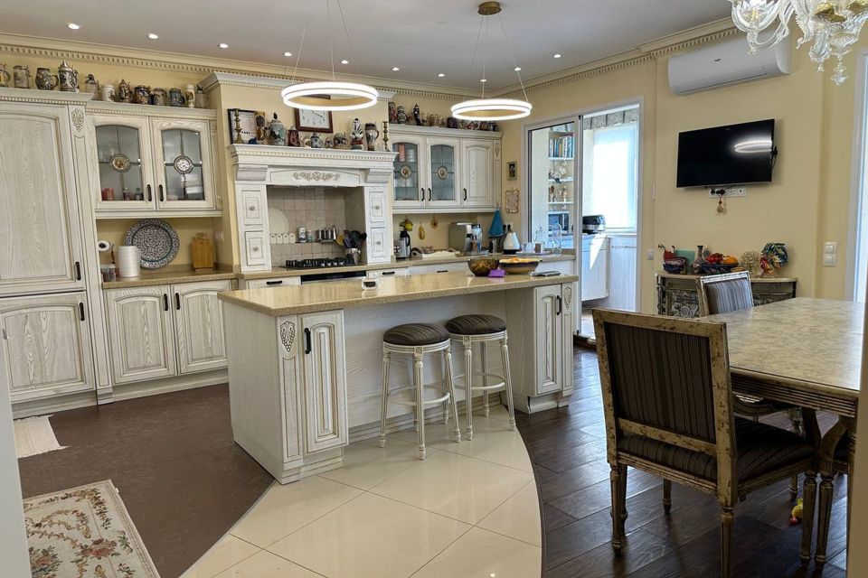 Продаётся 3-комнатная квартира, 125 м²