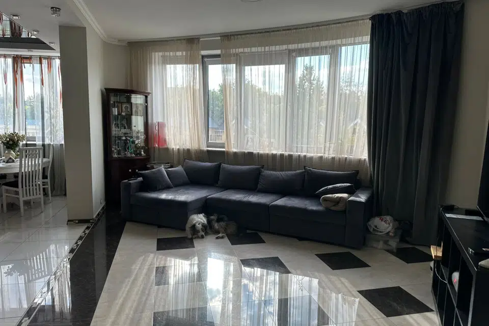 Продаётся 4-комнатная квартира, 124 м²