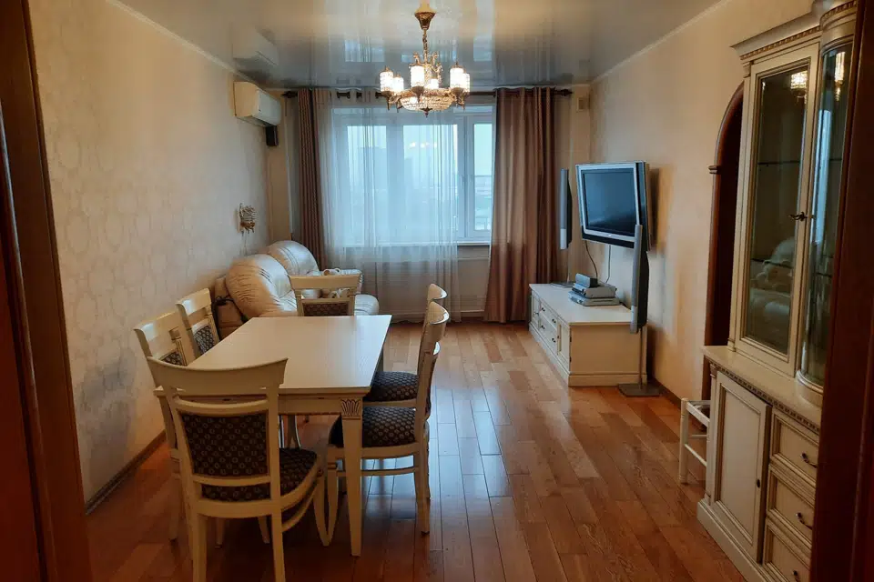 Продаётся 4-комнатная квартира, 106.3 м²