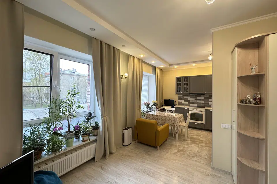 Продаётся 1-комнатная квартира, 42.7 м²