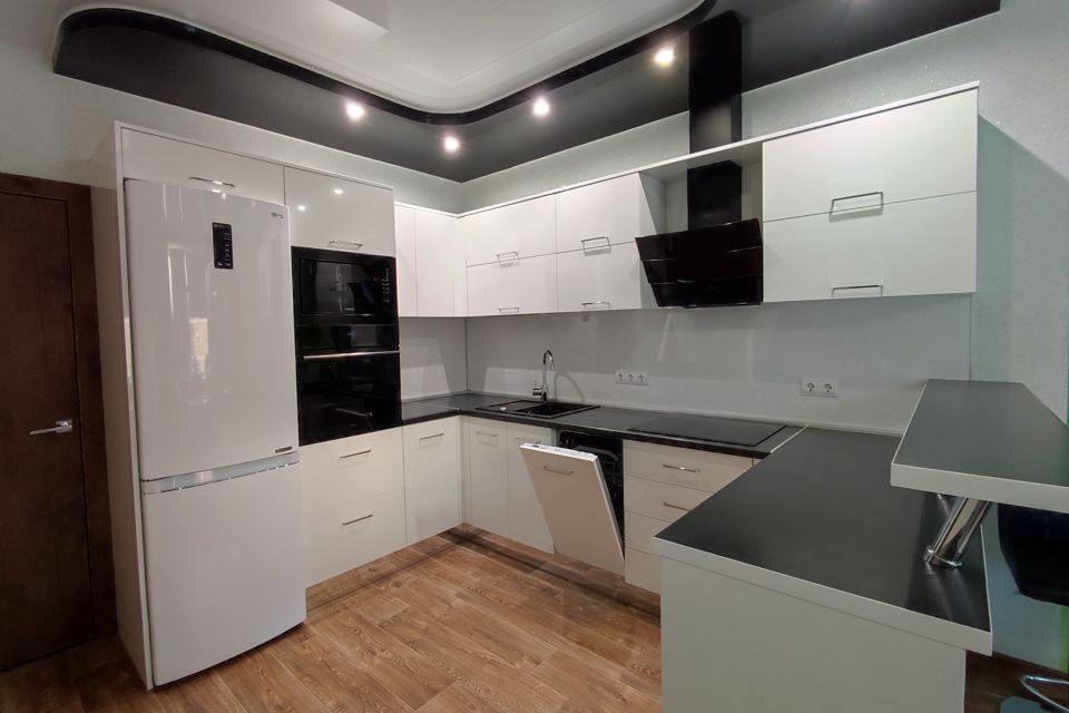 Продаётся 3-комнатная квартира, 105 м²