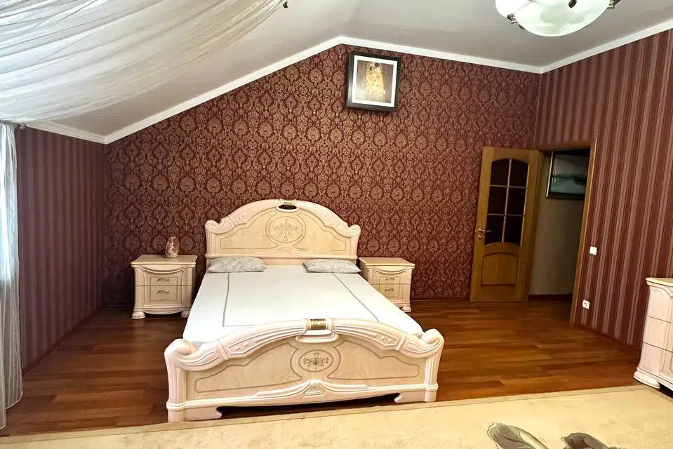 Продаётся таунхаус, 3-эт., 200 м²