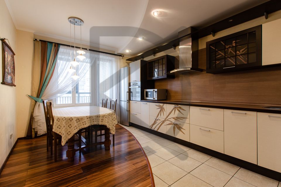 Продаётся 3-комнатная квартира, 107.2 м²