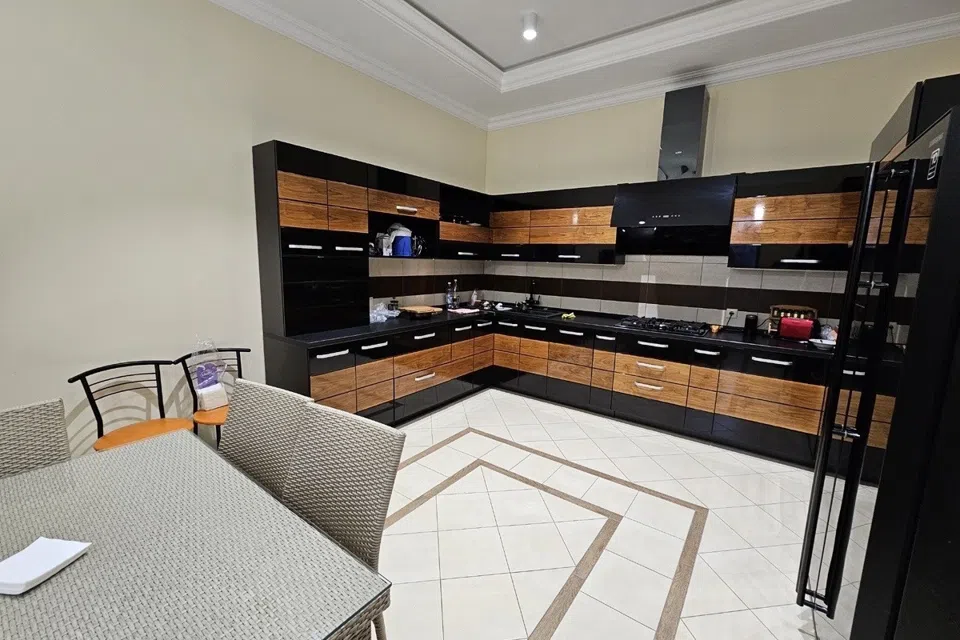 Продаётся 2-этажный дом, 300 м²