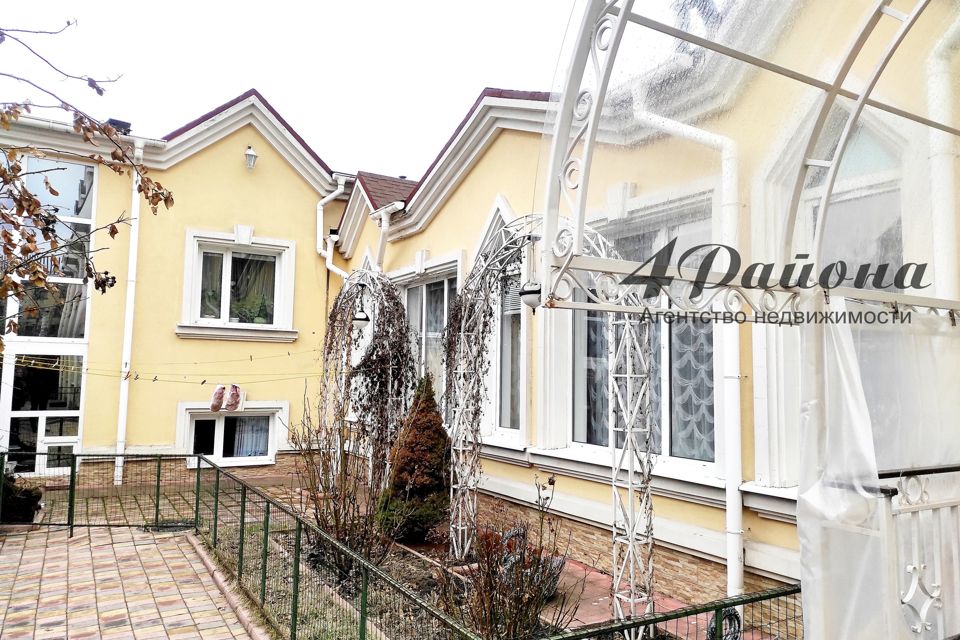 Продаётся 3-этажный дом, 400 м²