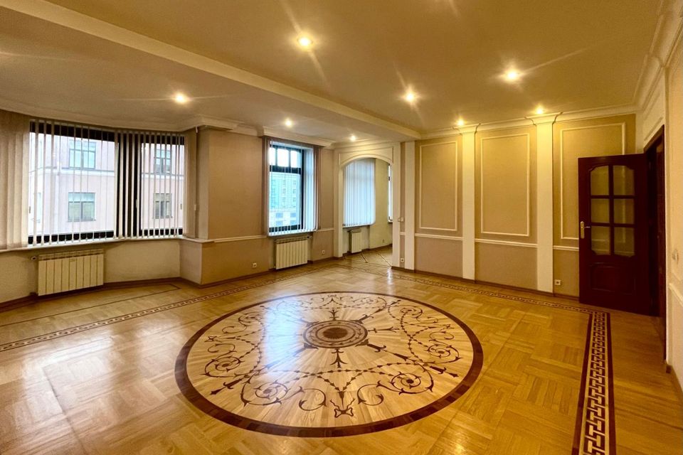 Продаётся 3-комнатная квартира, 146 м²