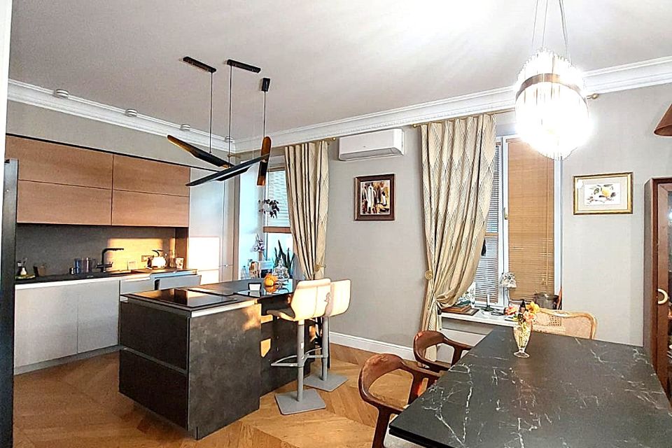Продаётся 3-комнатная квартира, 102 м²