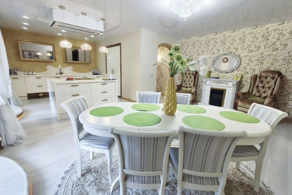 Продаётся 4-комнатная квартира, 138.9 м²