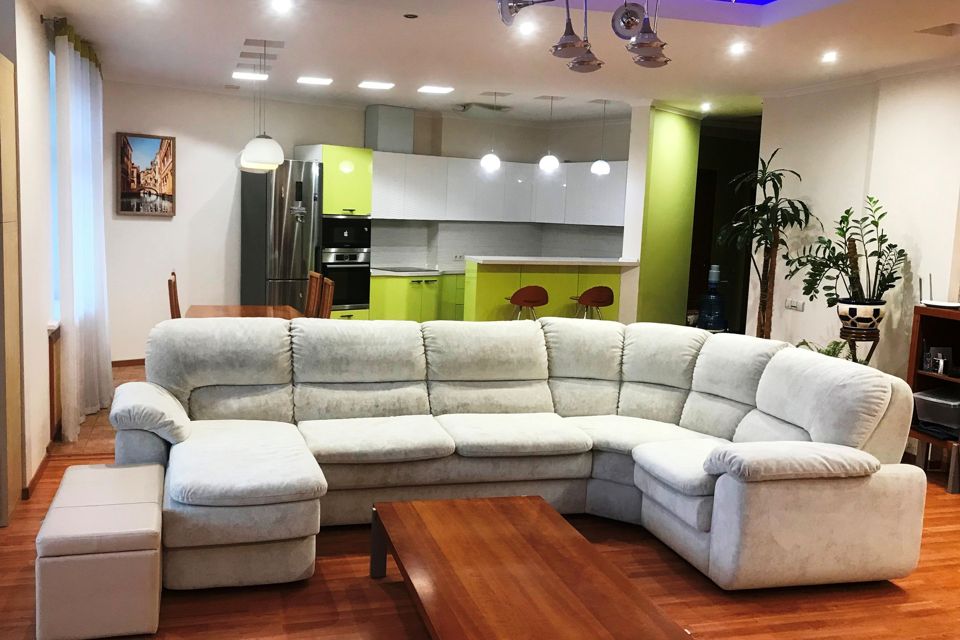 Продаётся 3-комнатная квартира, 167.2 м²