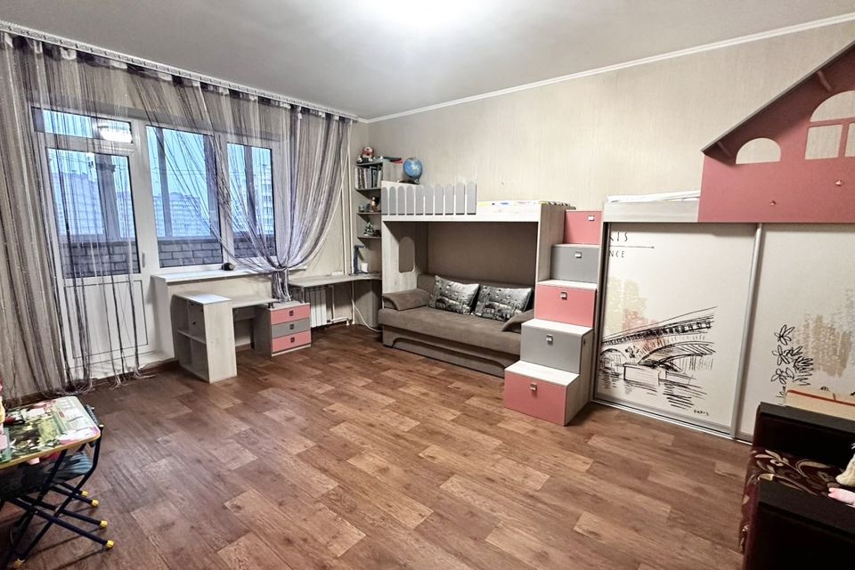 Продаётся 3-комнатная квартира, 98.2 м²