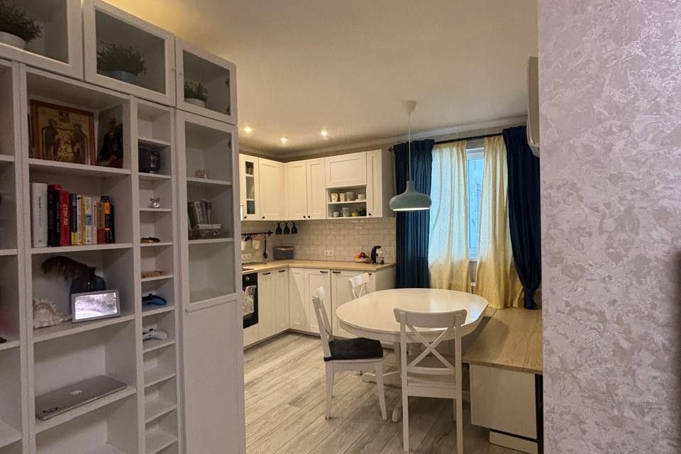 Продаётся 3-комнатная квартира, 77 м²