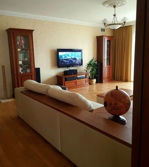 Продаётся 4-комнатная квартира, 149.5 м²