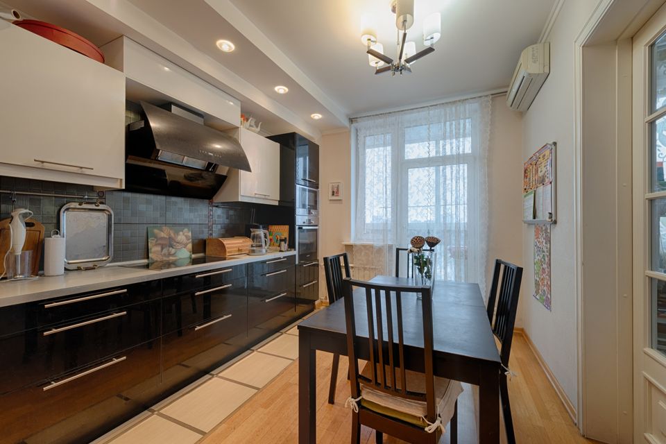 Продаётся 3-комнатная квартира, 100 м²