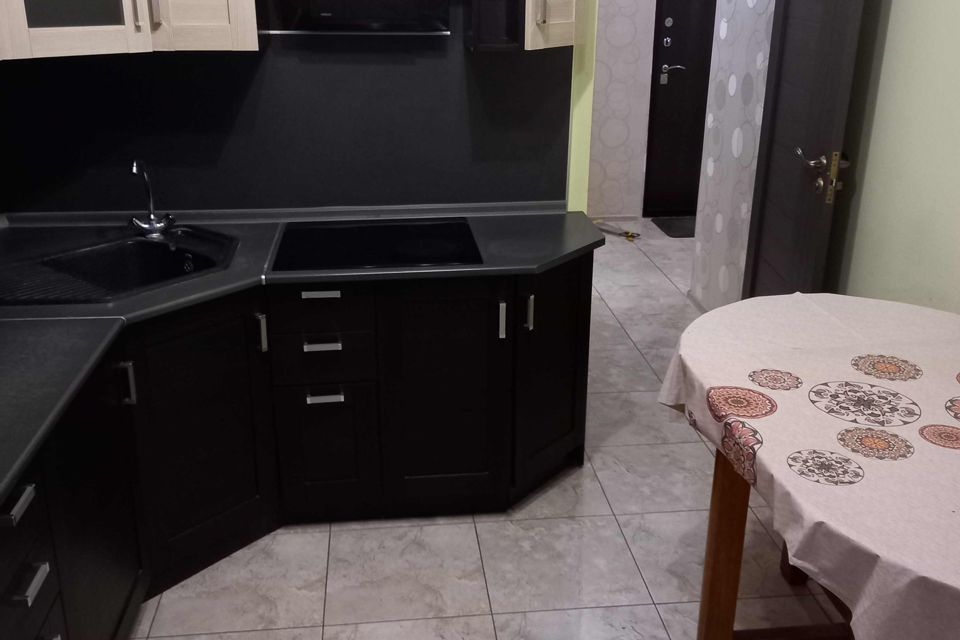 Продаётся 1-комнатная квартира, 42 м²