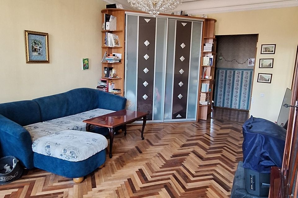 Продаётся 4-комнатная квартира, 122.8 м²