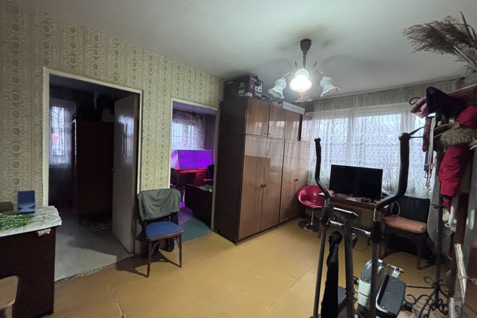 Продаётся 4-комнатная квартира, 57.8 м²
