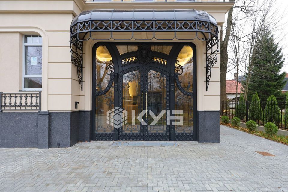 Продаётся 3-комнатная квартира, 112.8 м²