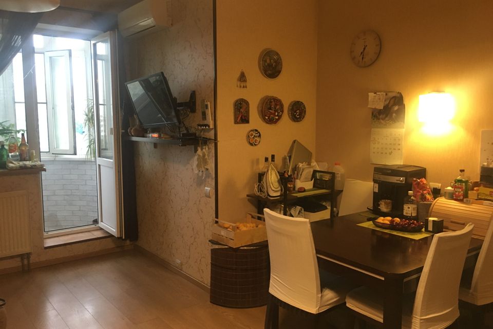 Продаётся 1-комнатная квартира, 58 м²