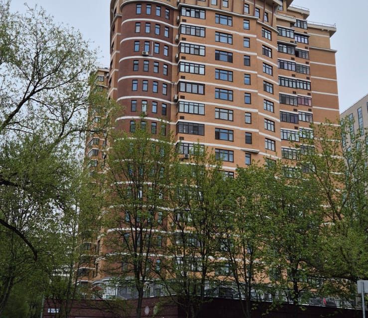 Продаётся 4-комнатная квартира, 140 м²