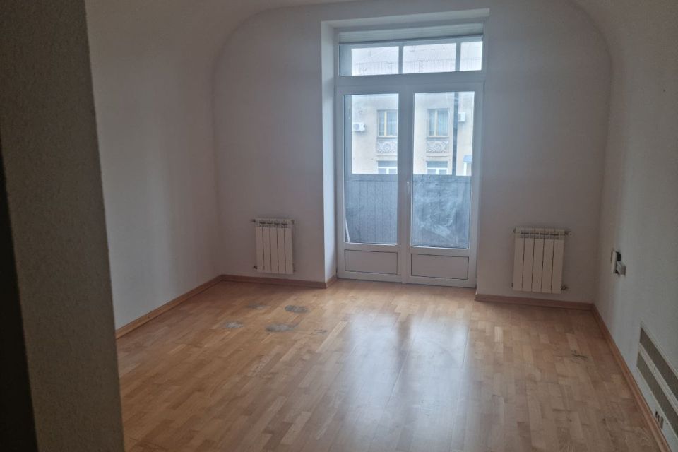 Продаётся 4-комнатная квартира, 127.5 м²
