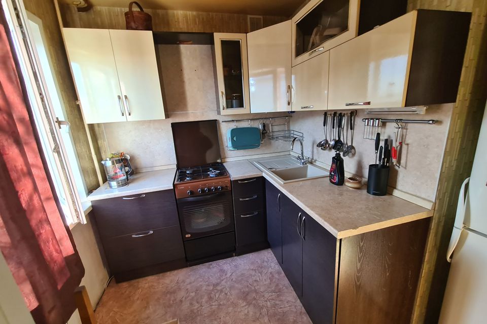 Продаётся 4-комнатная квартира, 58.2 м²