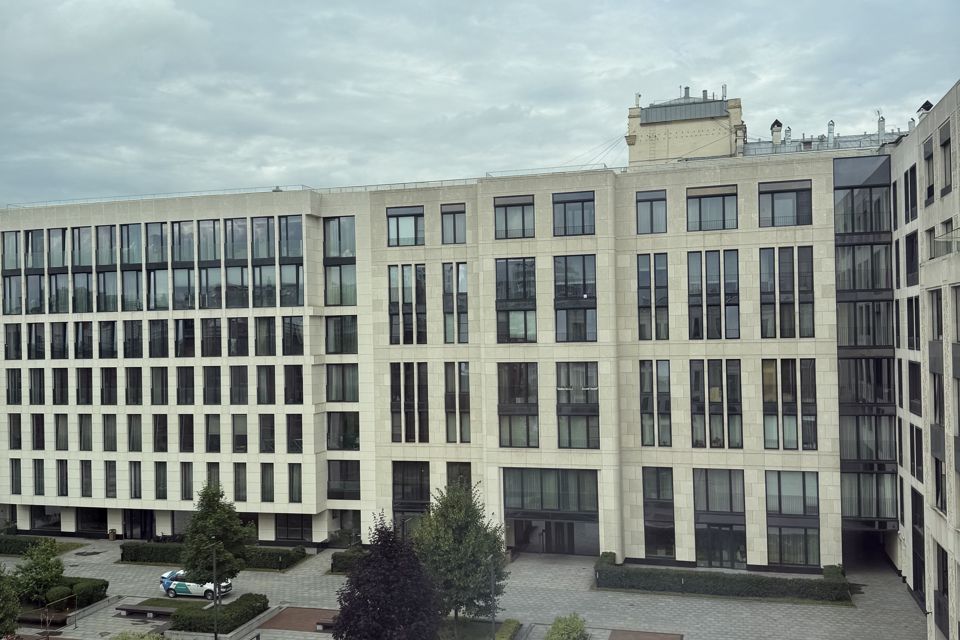 Продаётся 4-комнатная квартира, 150 м²
