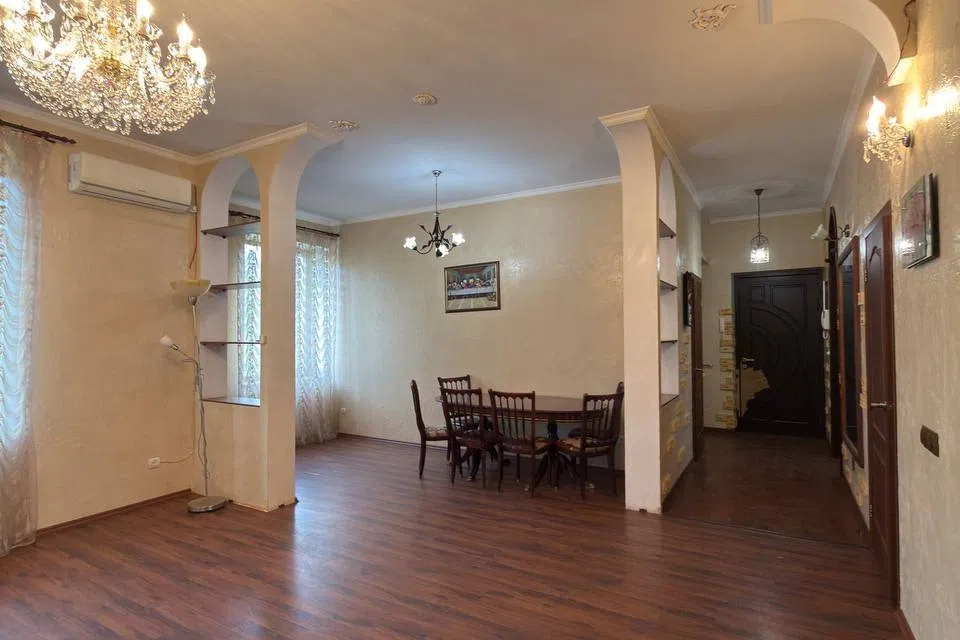 Продаётся 4-комнатная квартира, 87 м²