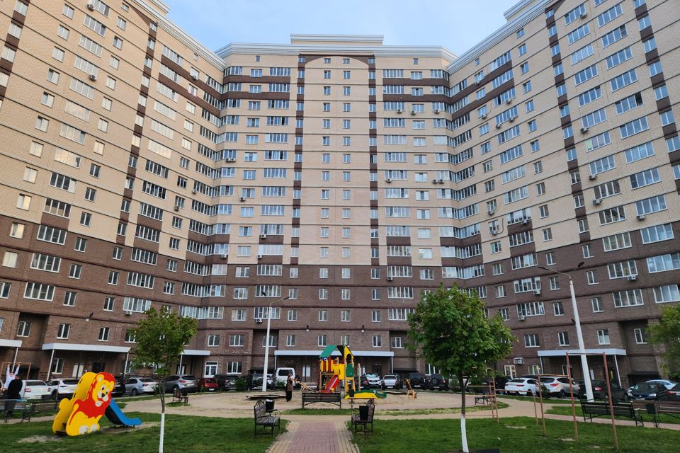 Продаётся 3-комнатная квартира, 107.8 м²