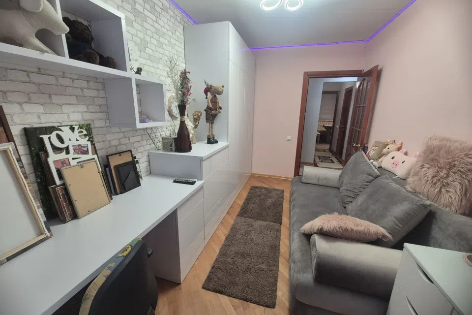 Продаётся 4-комнатная квартира, 79.6 м²