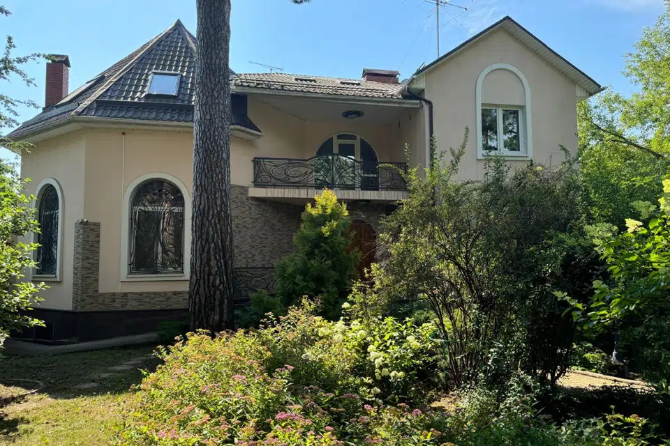 Продаётся 4-этажный дом, 395.4 м²