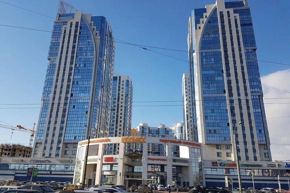 Продаётся 4-комнатная квартира, 140 м²