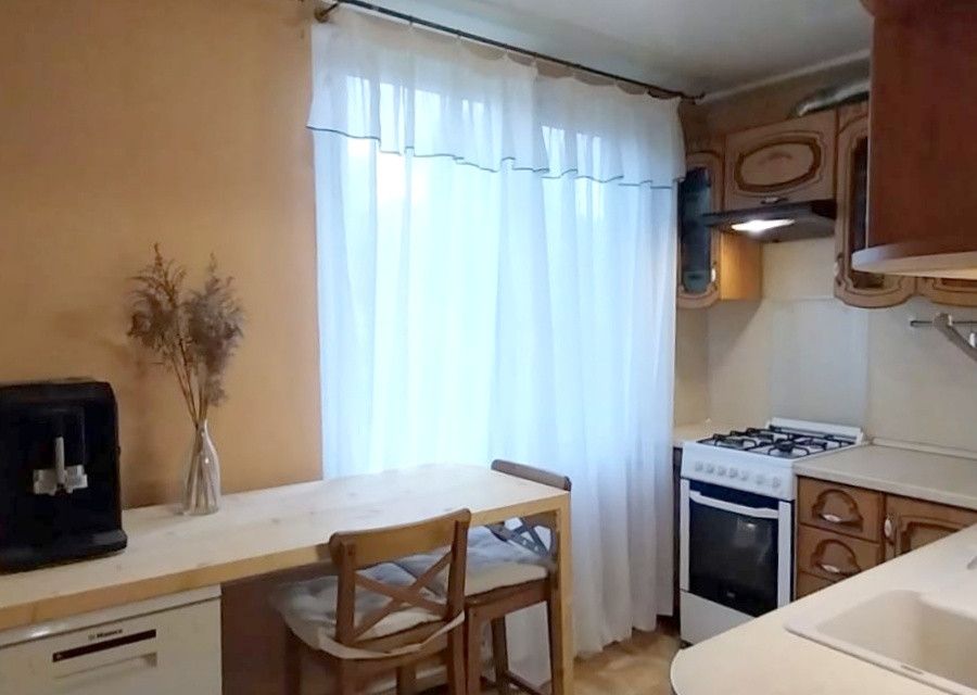 Продаётся 4-комнатная квартира, 60.7 м²
