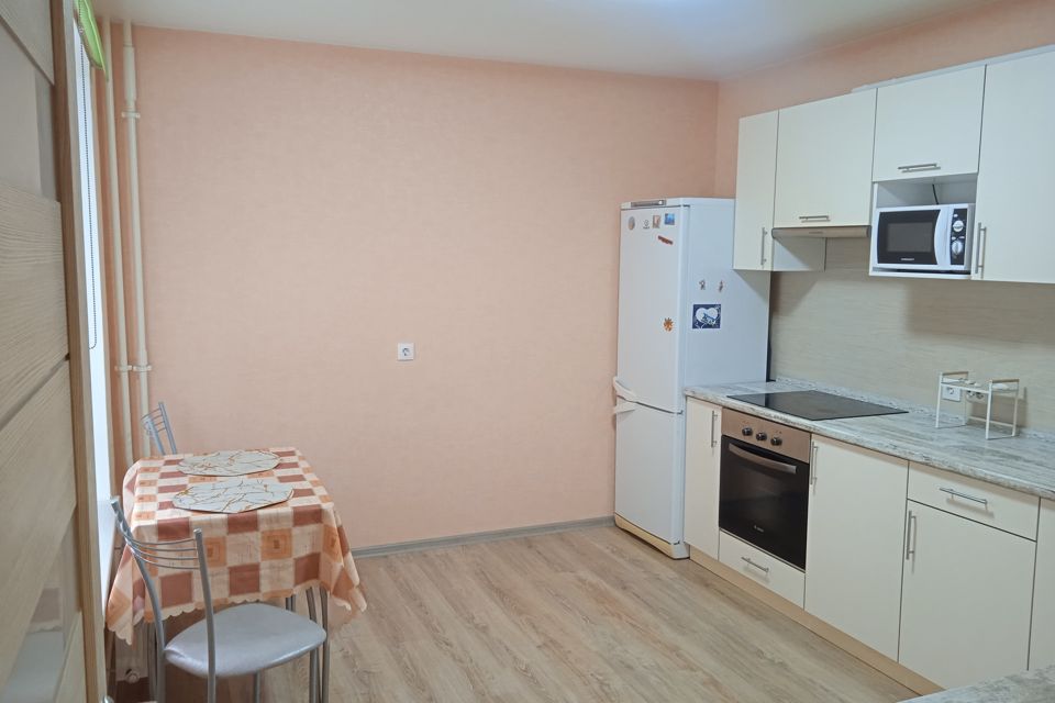 Продаётся 1-комнатная квартира, 42 м²