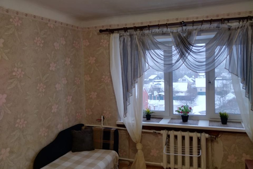 Продаётся комната в 5-комн. квартире, 100 м²