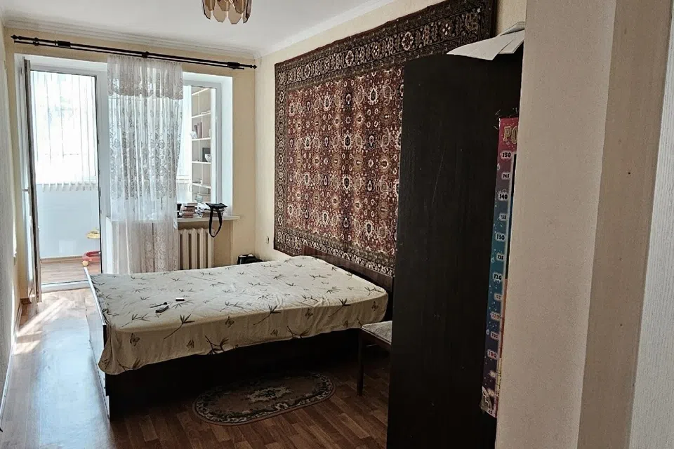 Продаётся 4-комнатная квартира, 82 м²