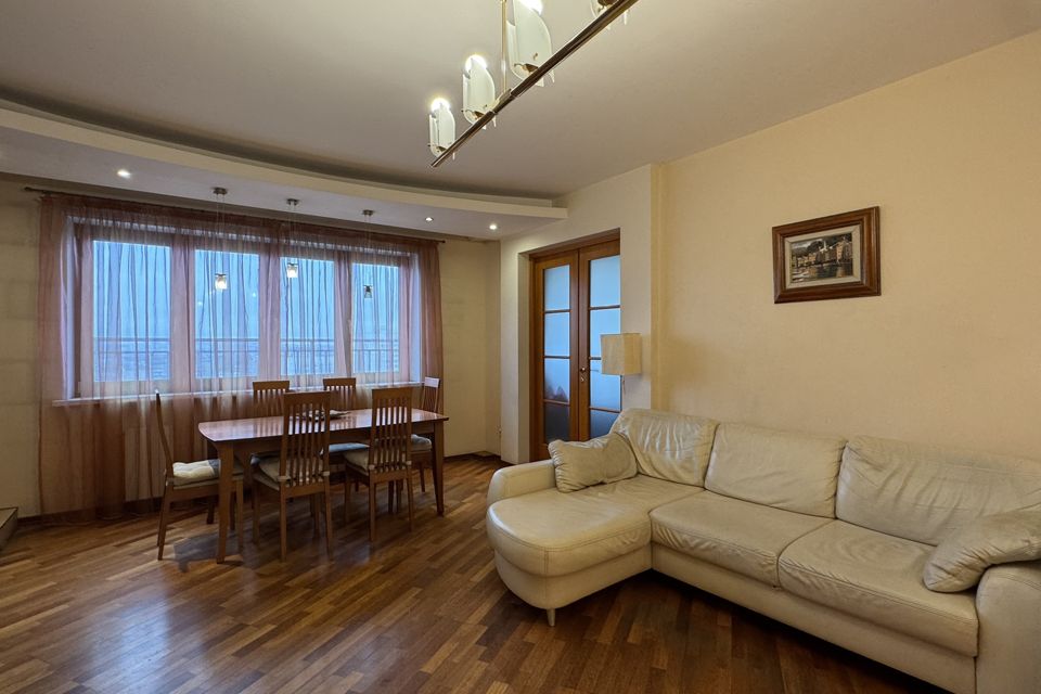 Продаётся 4-комнатная квартира, 154 м²