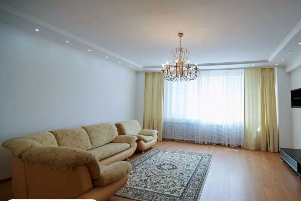 Продаётся 4-комнатная квартира, 480 м²