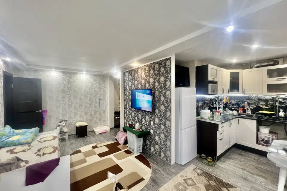 Продаётся 3-комнатная квартира, 42.4 м²