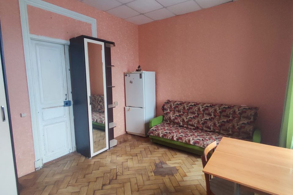 Продаётся комната в 5-комн. квартире, 14.5 м²