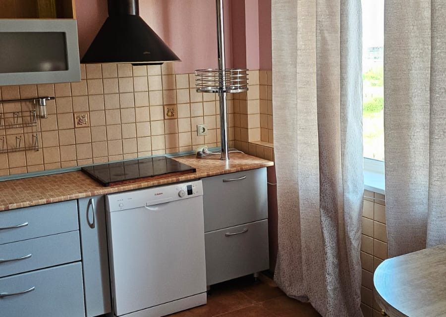 Продаётся 4-комнатная квартира, 82 м²