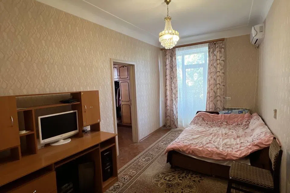Продаётся 4-комнатная квартира, 67 м²