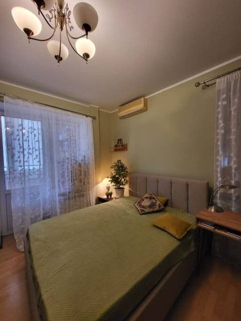 Продаётся 5-комнатная квартира, 220 м²