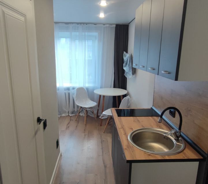 Продаётся 3 комнаты в 4-комн. квартире, 17 м²