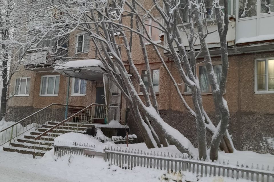 Продаётся 4-комнатная квартира, 61.4 м²