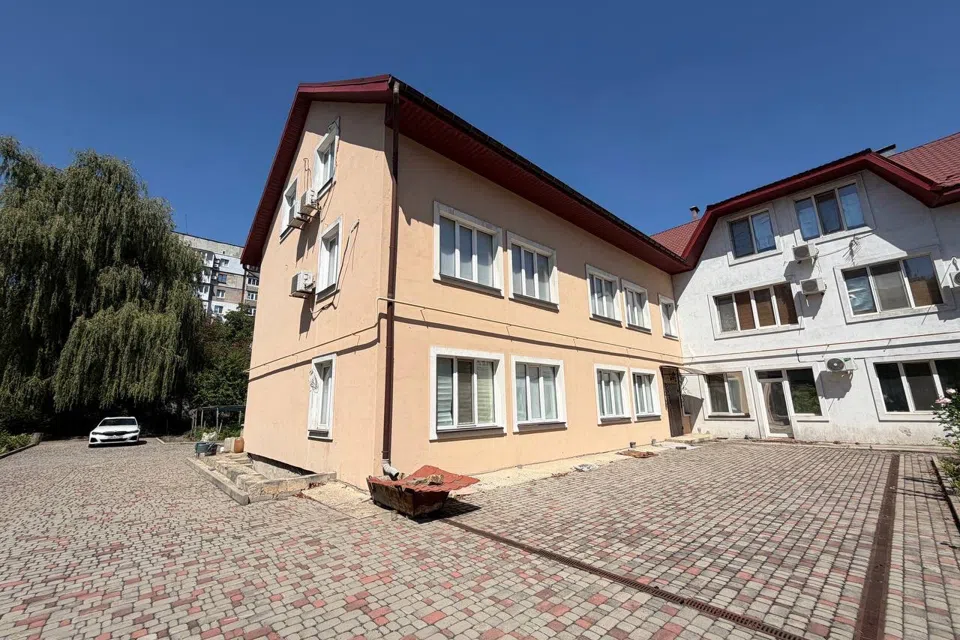 Продаётся 5-комнатная квартира, 320 м²