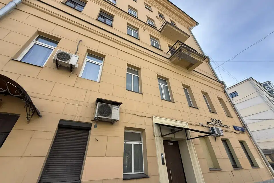 Продаётся 4-комнатная квартира, 140 м²