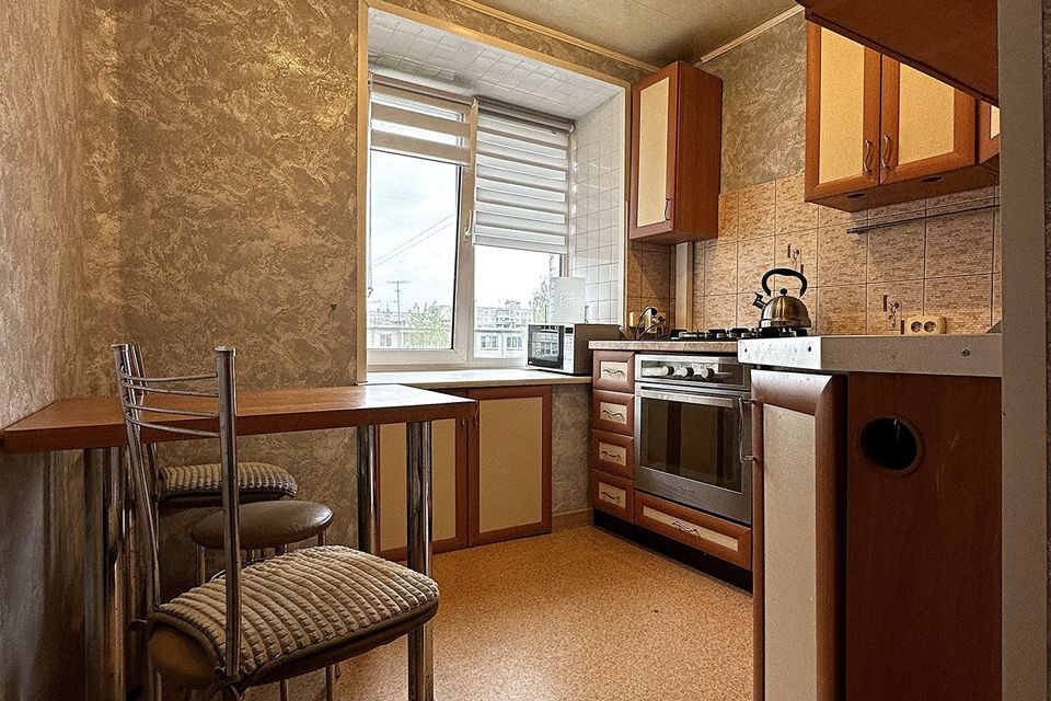 Продаётся 4-комнатная квартира, 61 м²