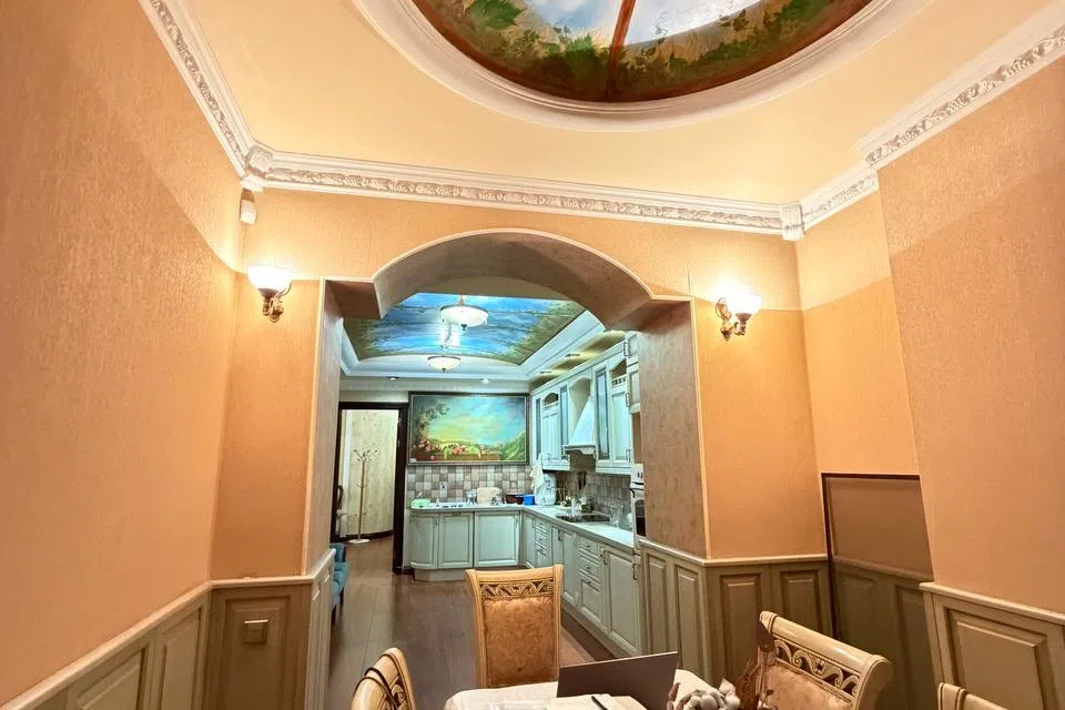 Продаётся 4-комнатная квартира, 183 м²